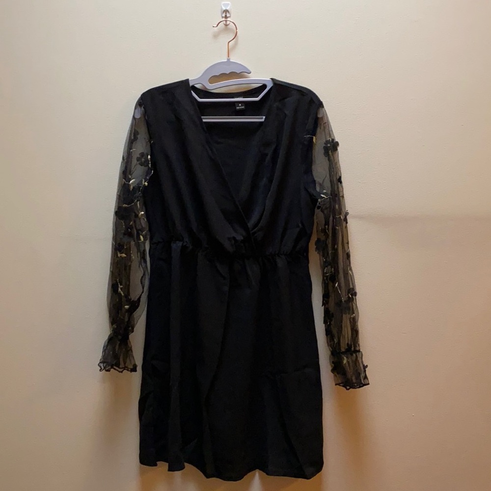 MESH SLEEVE V-NECK DRESS